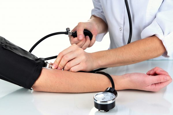 CAMOC invita a usuarios a tomarse la presión arterial