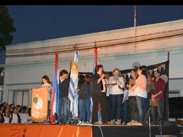 Liceo de Ombúes de Lavalle realiza reconocimiento público a profesionales de CAMOC