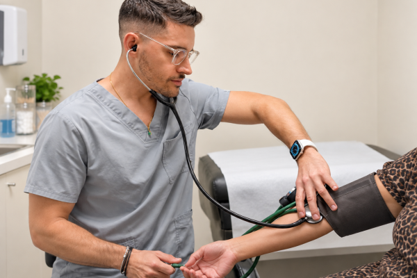 CAMOC realiza controles gratuitos de presión arterial durante setiembre
